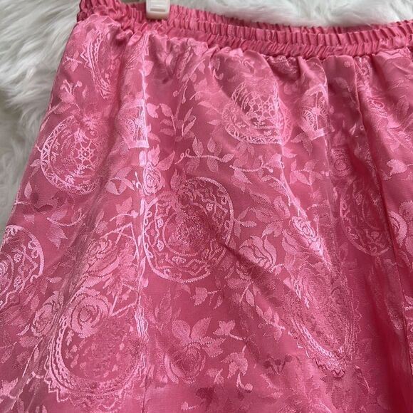 Vintage Victoria’s Secret satin embossed pattern pink pajama lounge shorts - Picture 2 of 5